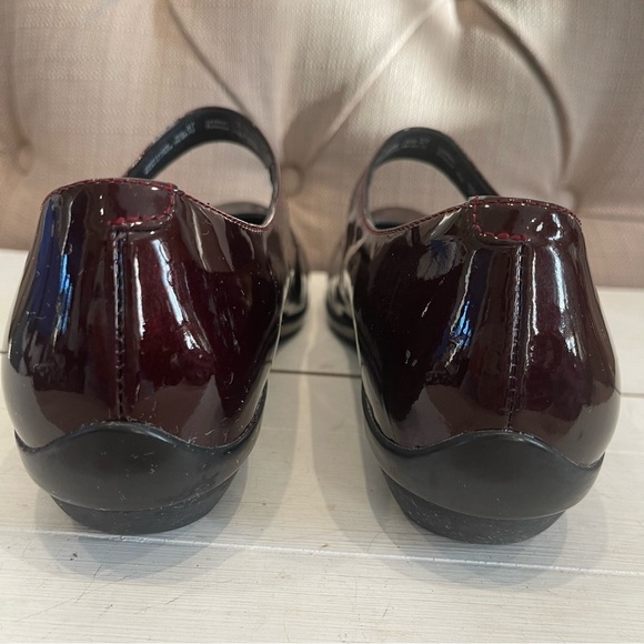 Dansko Black Cherry Patent Leather Opal Mary Janes Flats, size 37 EUR 7 US - Picture 4 of 10